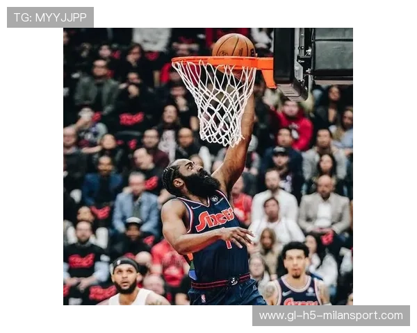 哈登突破上篮造犯规并罚中，76人坚持到底