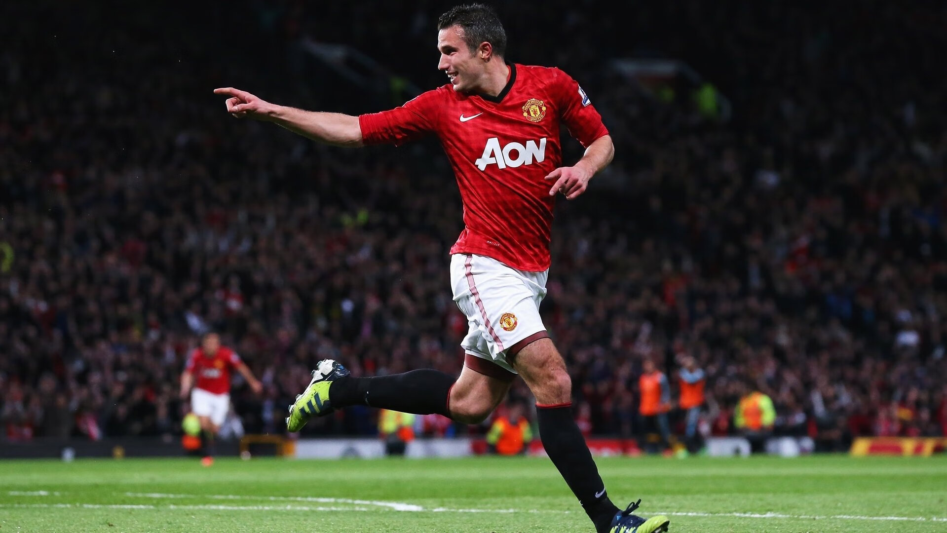 斯滕伯根赛场表现赢得观众喝彩，斯滕斯滕